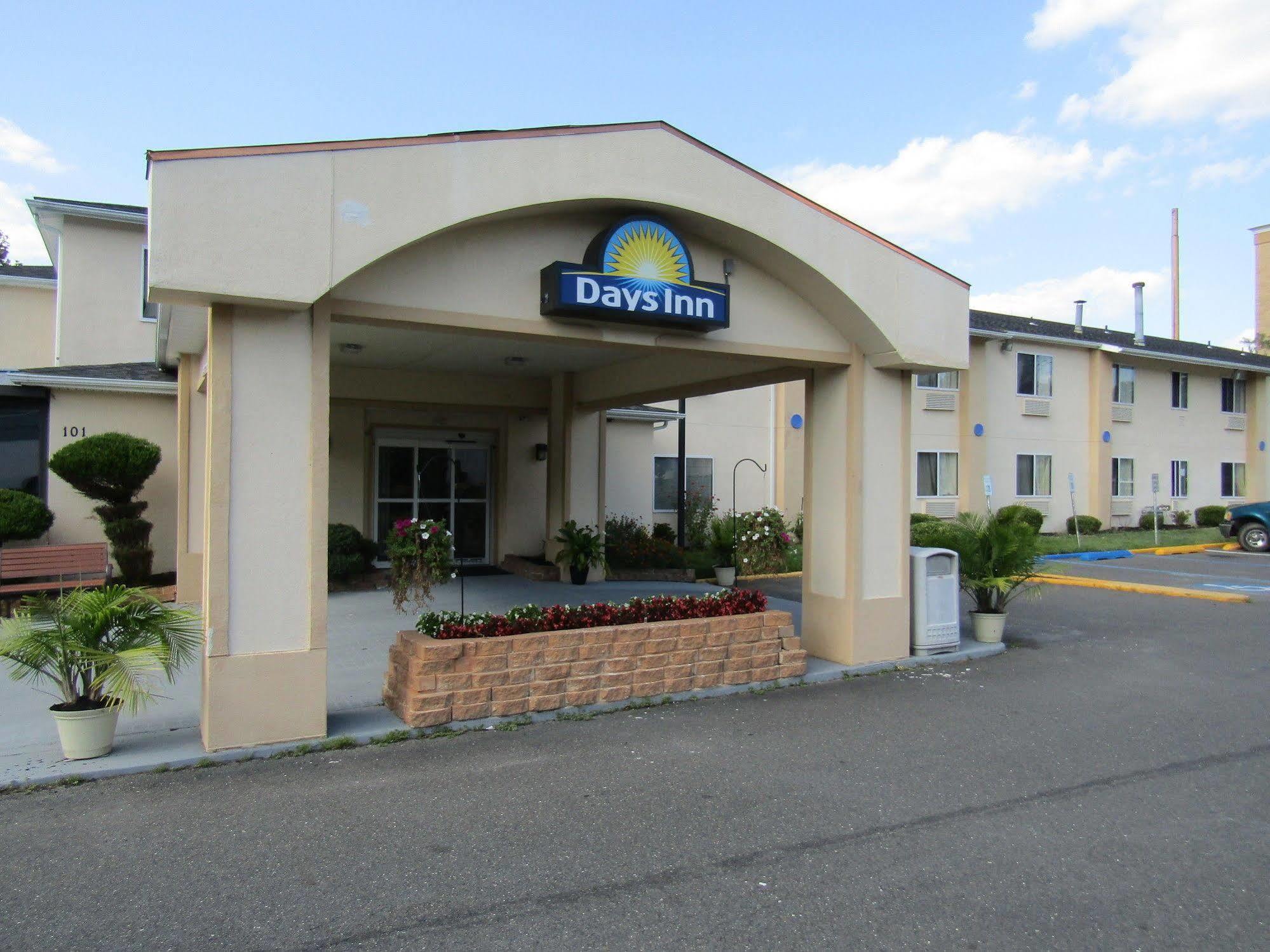 Days Inn By Wyndham Runnemede Philadelphia Area Exterior foto